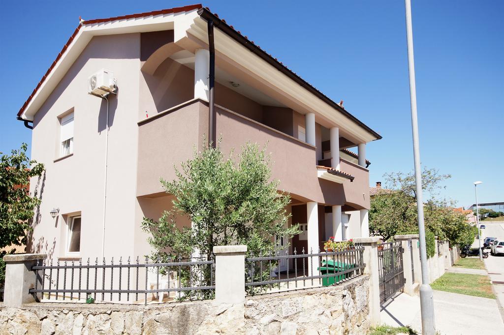 Apartments Ema Pula Exterior foto