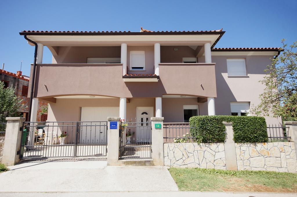 Apartments Ema Pula Exterior foto